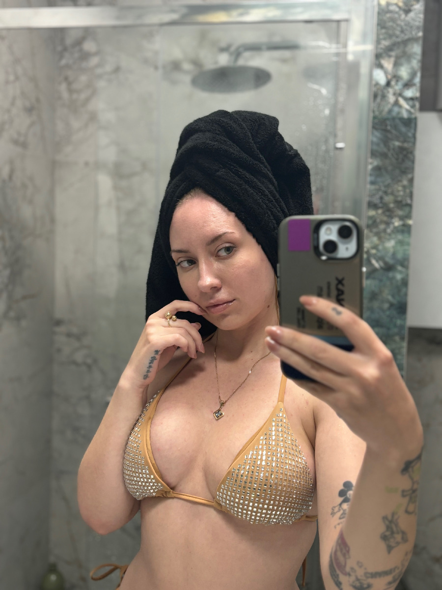 Nude girl KateV in Shah Alam