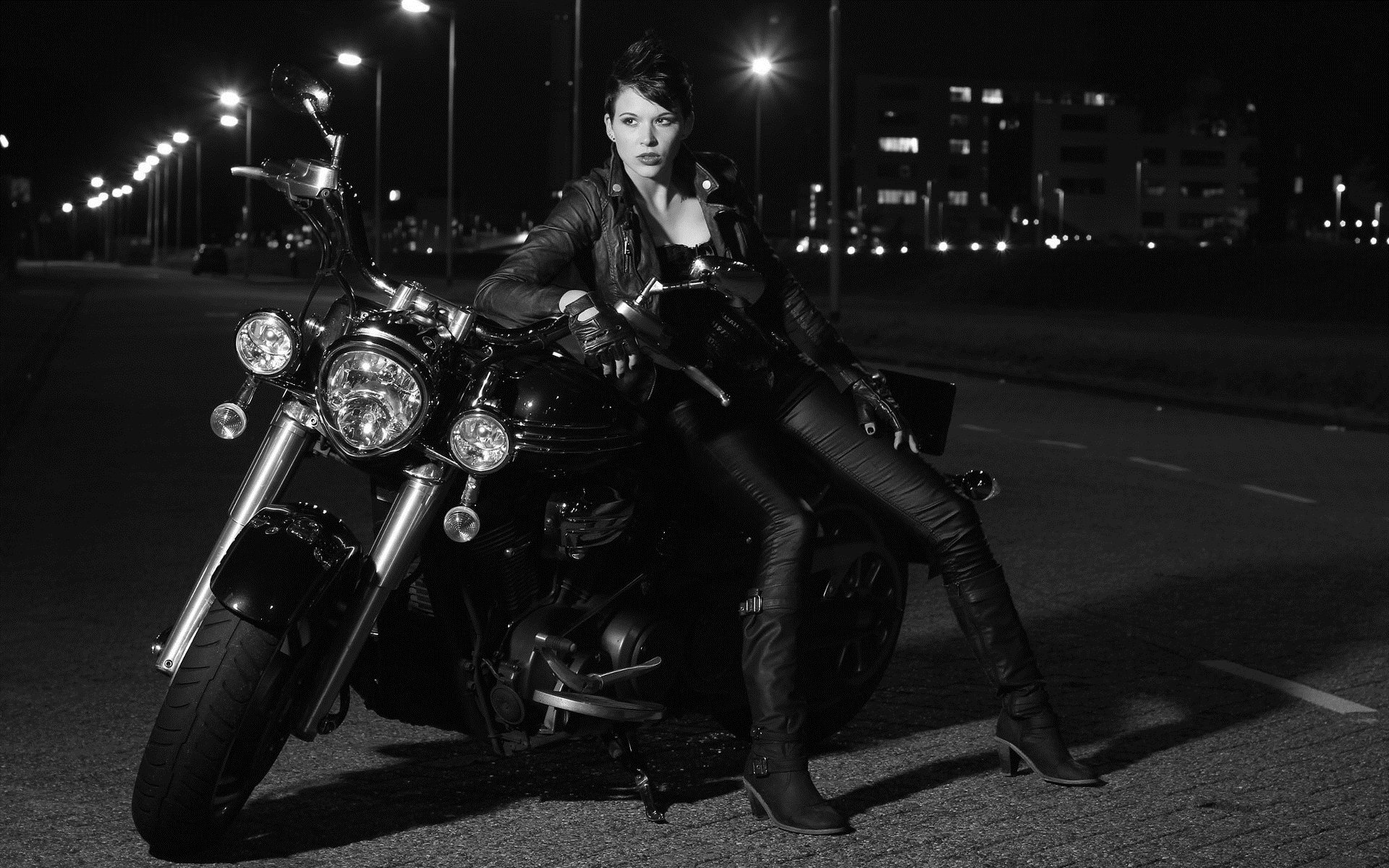Photo Beautiful girls and motorcycles in Shah Alam